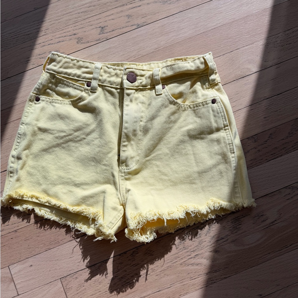 Wrangler Lemon High-Waisted Women's Shorts - Picture 6 of 9